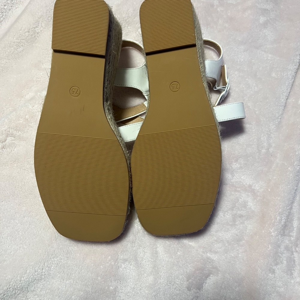 White heels - Picture 3 of 5